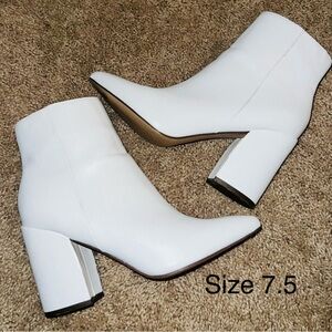 Women’s size 7.5 booties